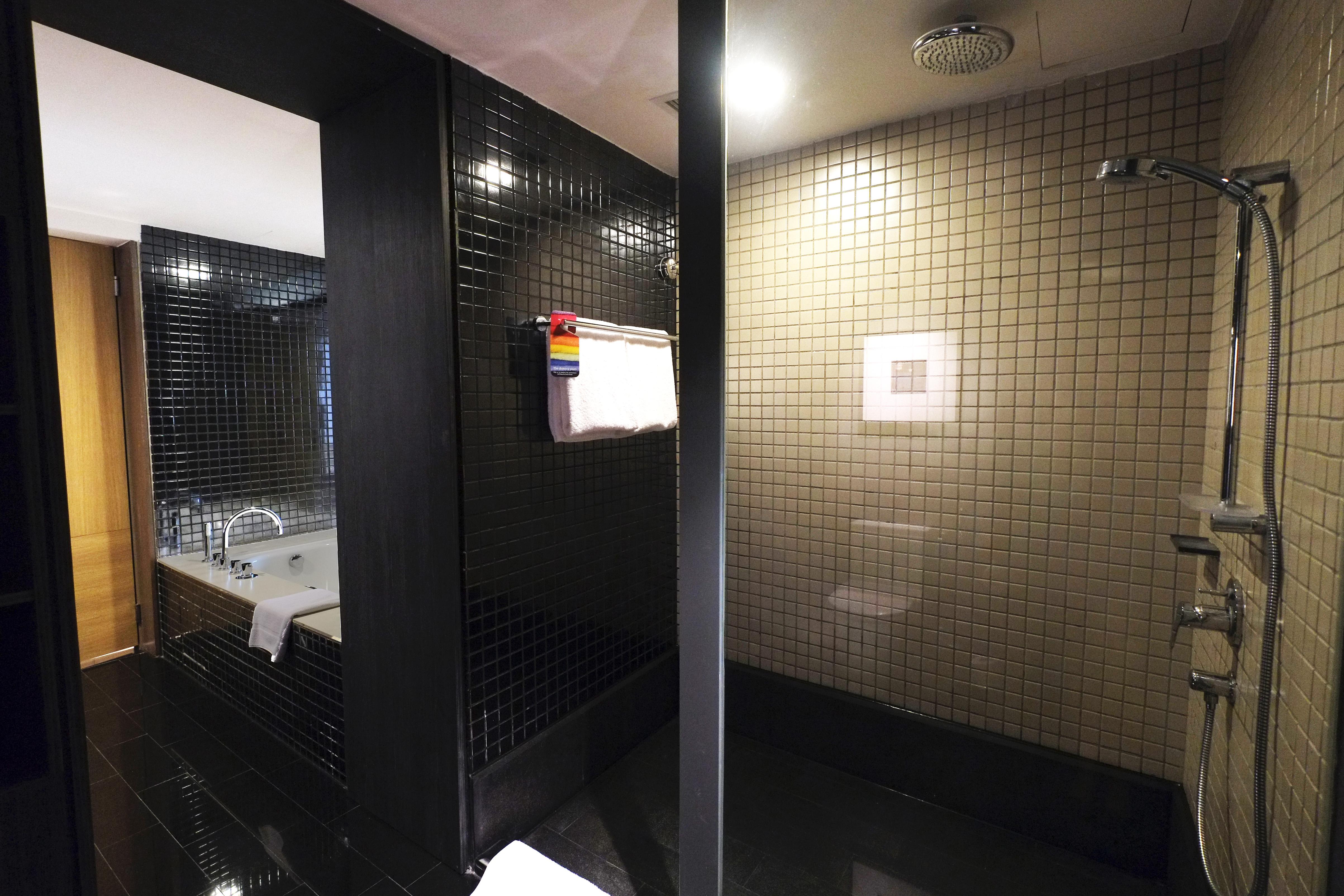 G Hotel Gurney George Town  Kültér fotó A shower cubicle in a hotel